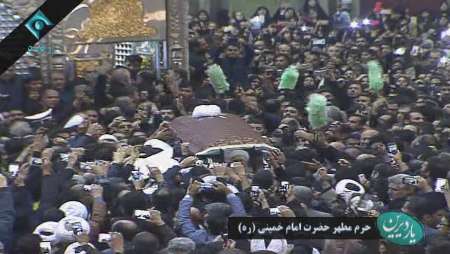 وداع با یار دیرین امام و رهبری ؛ پیکر مطهر آیت الله هاشمی رفسنجانی در کنار امام راحل آرام گرفت وداع با یار دیرین امام و رهبری ؛ پیکر مطهر آیت الله هاشمی رفسنجانی در کنار امام راحل آرام گرفت