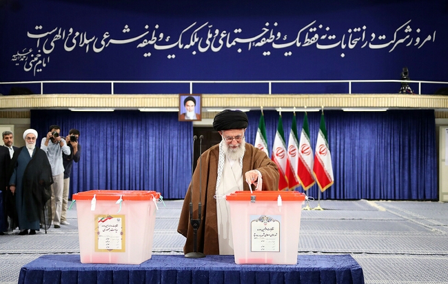 رهبر معظم انقلاب اسلامی در اولین دقایق آغاز رأی گیری: مردم با دقت، ملاحظه و شناخت در انتخابات شرکت کنند رهبر معظم انقلاب اسلامی در اولین دقایق آغاز رأی گیری: مردم با دقت، ملاحظه و شناخت در انتخابات شرکت کنند