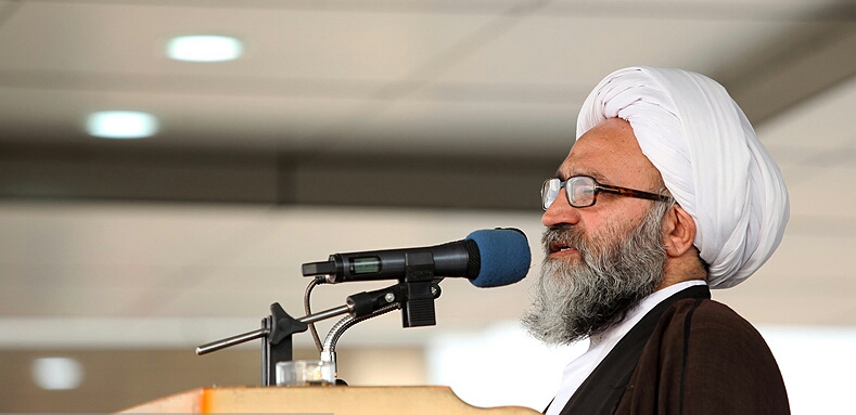 امام جمعه موقت اهواز: نیروی انتظامی در تامین امنیت نقش ویژهای دارد امام جمعه موقت اهواز: نیروی انتظامی در تامین امنیت نقش ویژهای دارد