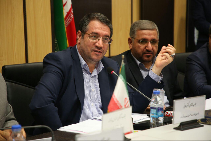 وزیر صنعت، معدن و تجارت در دستوری به ۲ معاون خود جهت ابلاغ به شرکت های خودروسازی تأکید کرد : استفاده از ظرفیت حداکثری سرمایه‌های انسانی کشور برای تعمیق ساخت داخل قطعات مصرفی و وارداتی