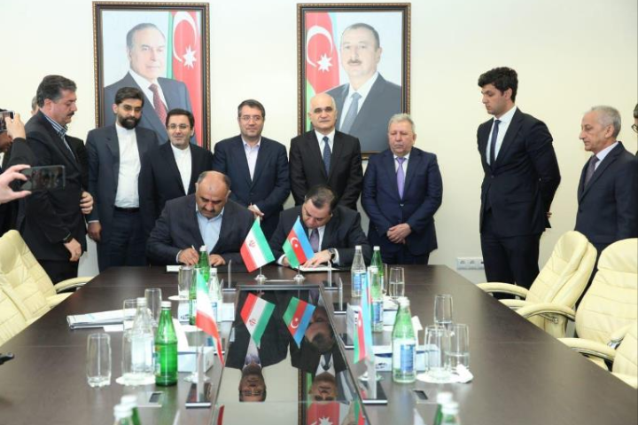 ایران و آذربایجان تفاهمنامه ایجاد واحد تولید تریلی امضا کردند