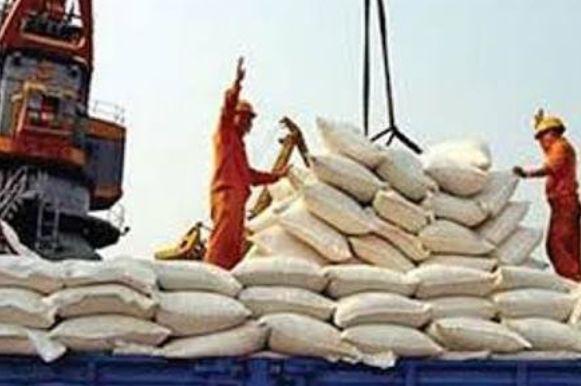 وزیر صنعت: ممنوعیت واردات هیچ کالایی در دستور کار نیست